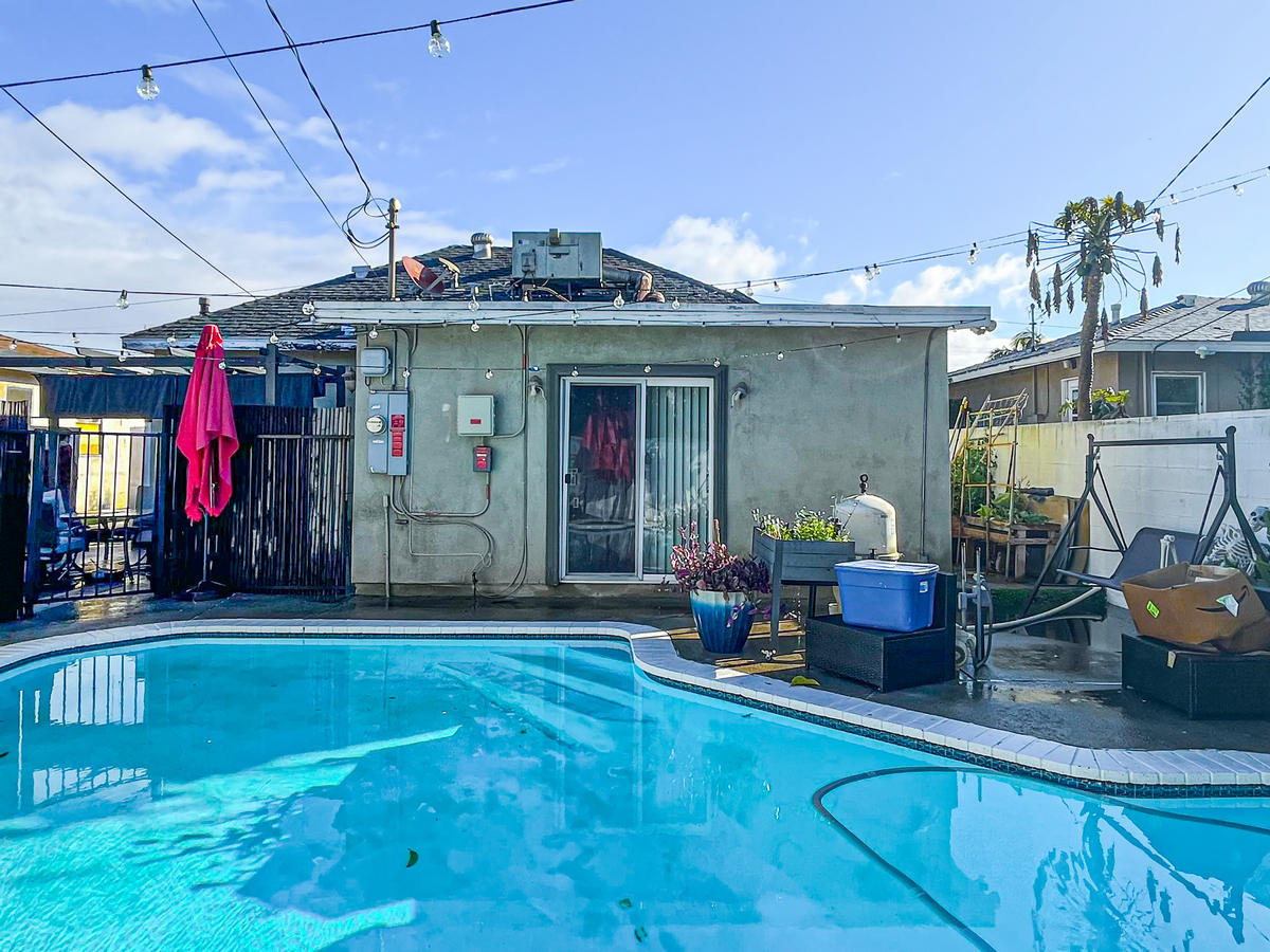 pool house